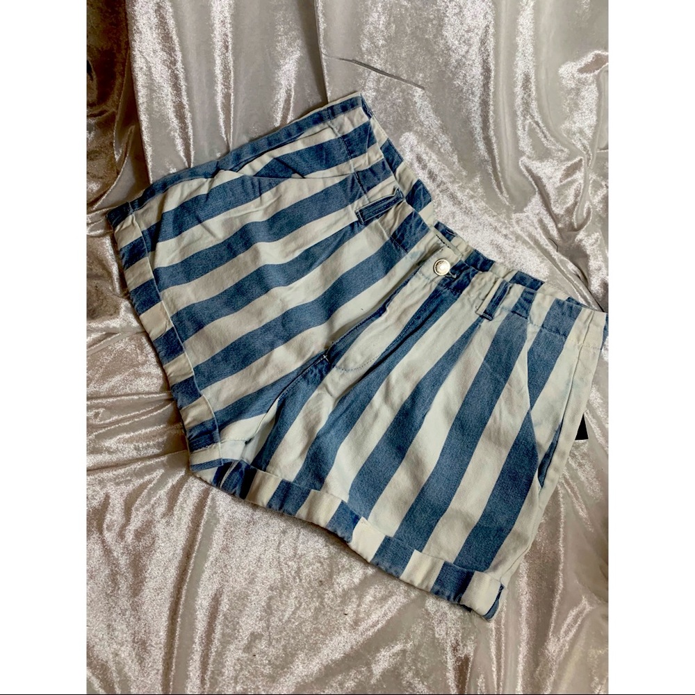 NWT Denim and white stripped cuffed shorts size 27